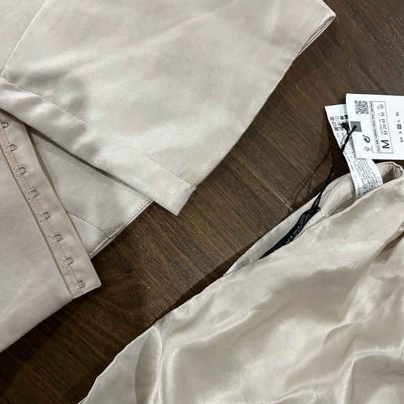 Zara satin effect cream skirt and corset top - Picture 4 of 9